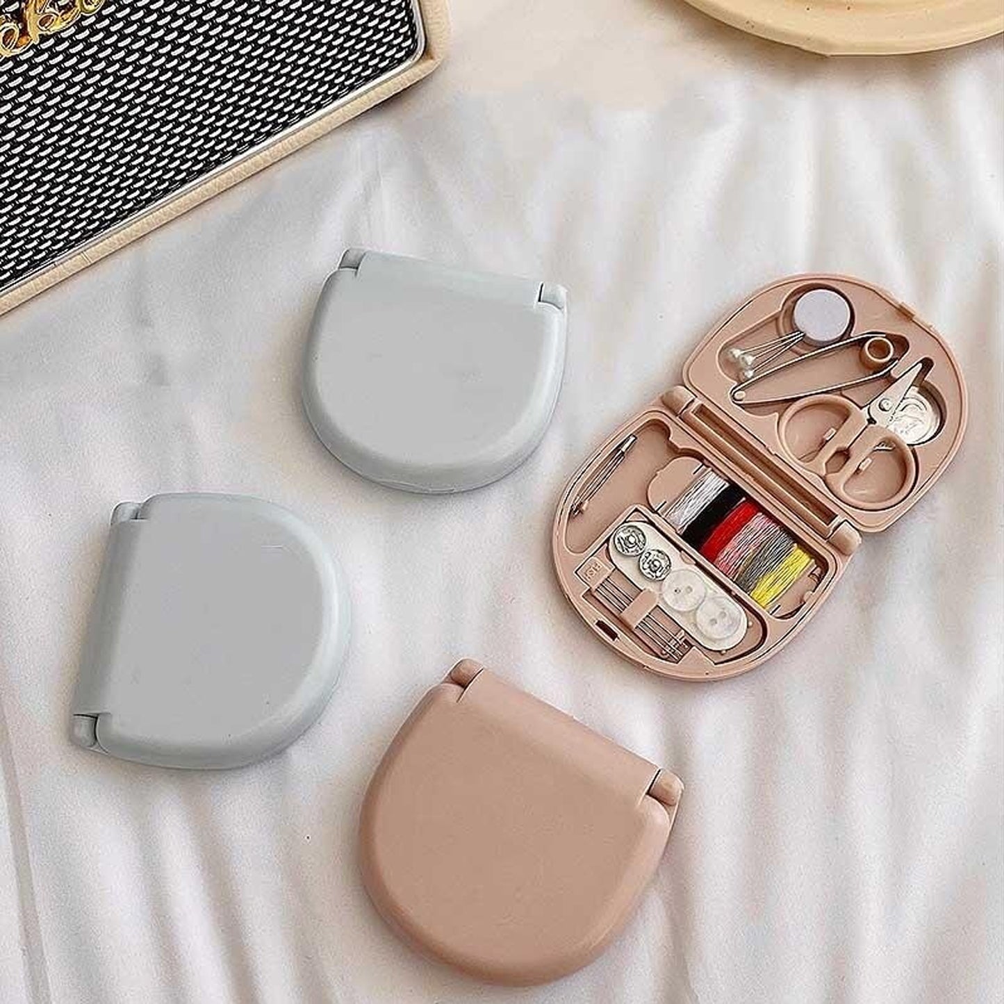 Mini Travel Sewing Kit DIY Sewing Portable Sewing Tool Kits Plastic